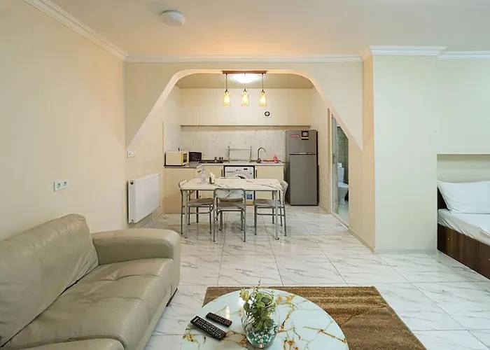 Spacious Stay In Sololaki District