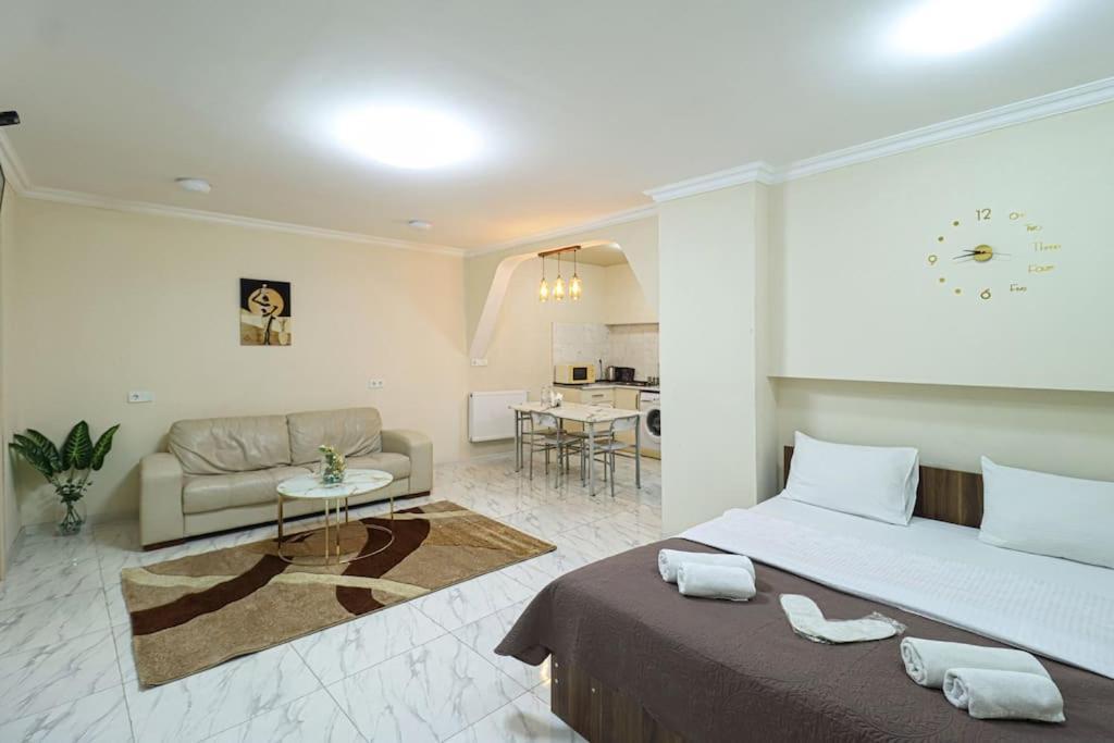 Spacious In Sololaki District *