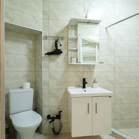 Spacious Stay In Sololaki District Тбилиси Экстерьер фото