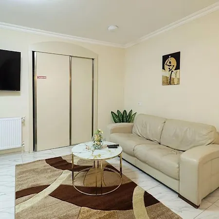 Spacious Stay In Sololaki District Тбилиси Экстерьер фото