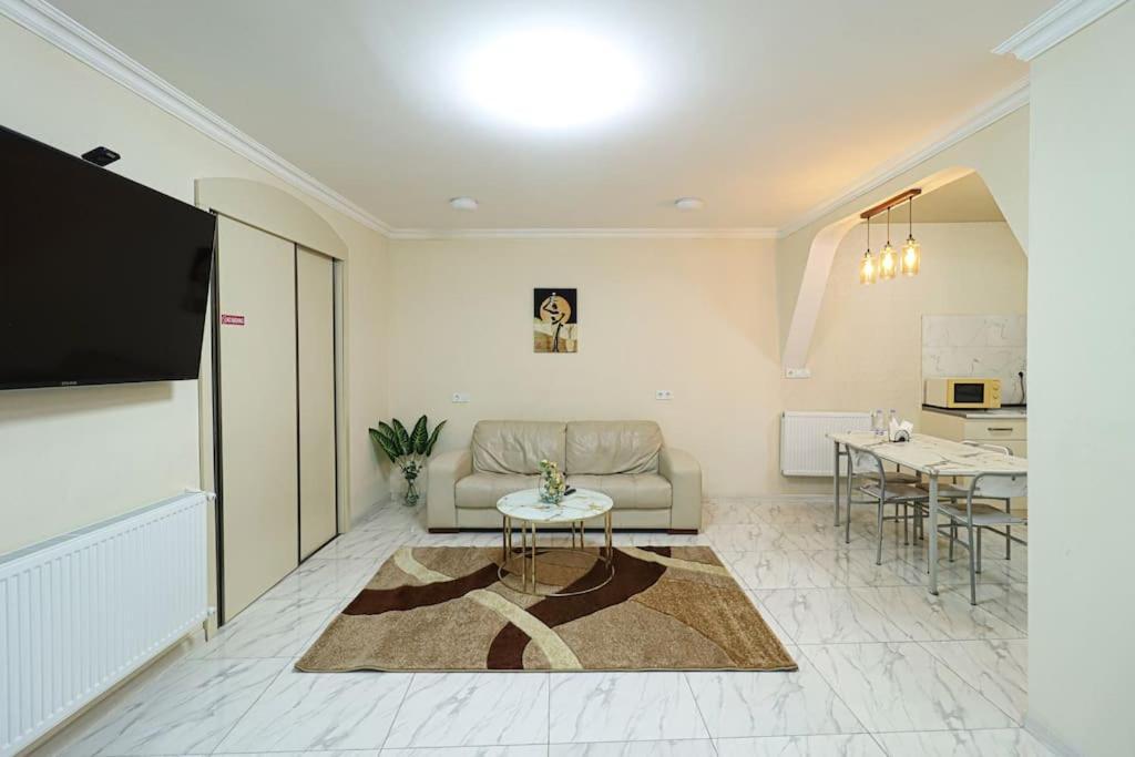 Spacious In Sololaki District Apartament *